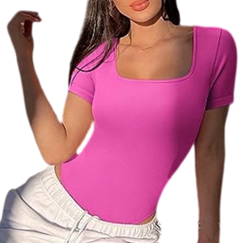 Damen-Bodysuit mit kurzen Ärmeln und quadratischem Ausschnitt. Schmeichelhafter und modischer gerippter Body, geeignet für