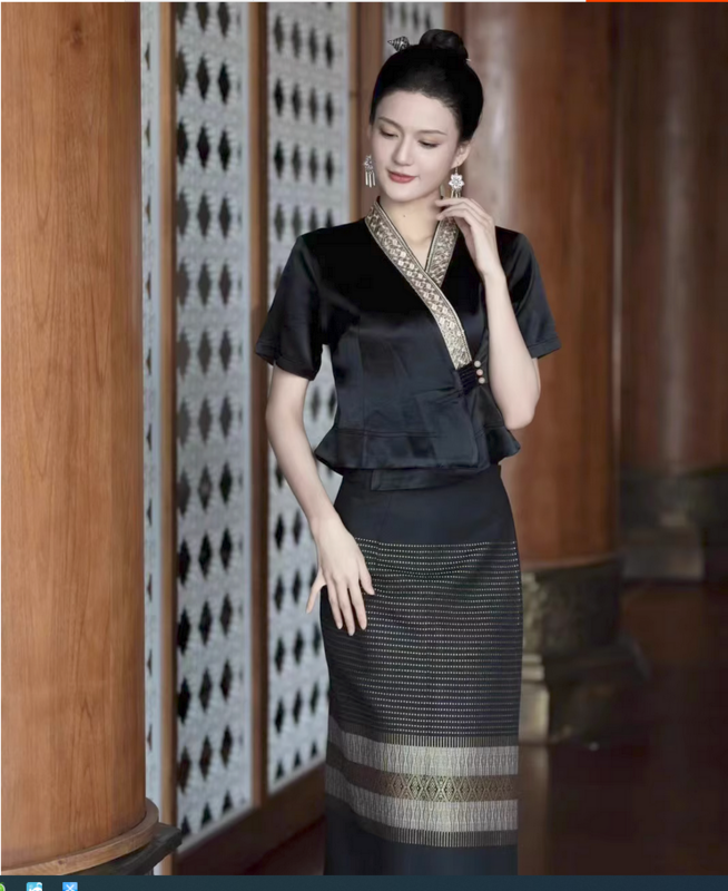 Schwarze dünne weibliche Sommerkleid ung im Chinoiserie-Dai-Stil