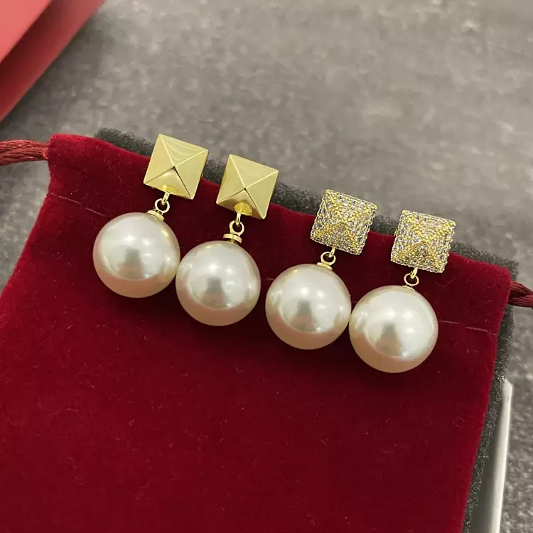 Hot Europe Designer Pearl Crystal Gold Small Earring Women Luxury Jewelry Exquisite Gift Trend