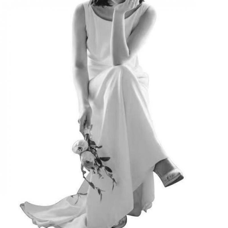 Gaun pernikahan putri duyung sederhana baru gaun pengantin tanpa lengan leher-o klasik manis Satin lembut elegan panjang selantai