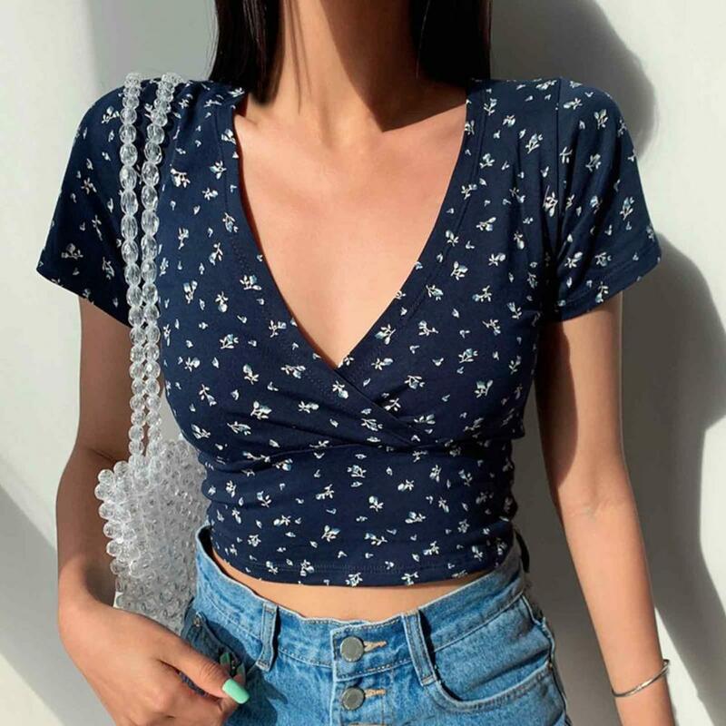 Women Summer Top Slim Fit Shirt Vintage-inspired Women's V-neck Floral Print T-shirt with Short Sleeves Slim Fit Soft for A