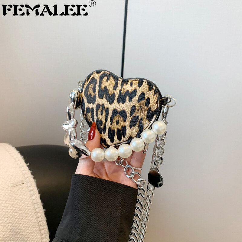 FEMALEE-monedero de corazón de amor Retro europeo para mujer, Mini bolso con estampado de leopardo, cadenas de perlas, bolso cruzado de hombro para niñas Y2K