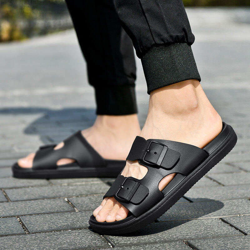 Sandal pria gesper hitam klasik, sandal pantai datar anti selip, sandal pria musim panas, ringan, desainer modis, sandal untuk pria