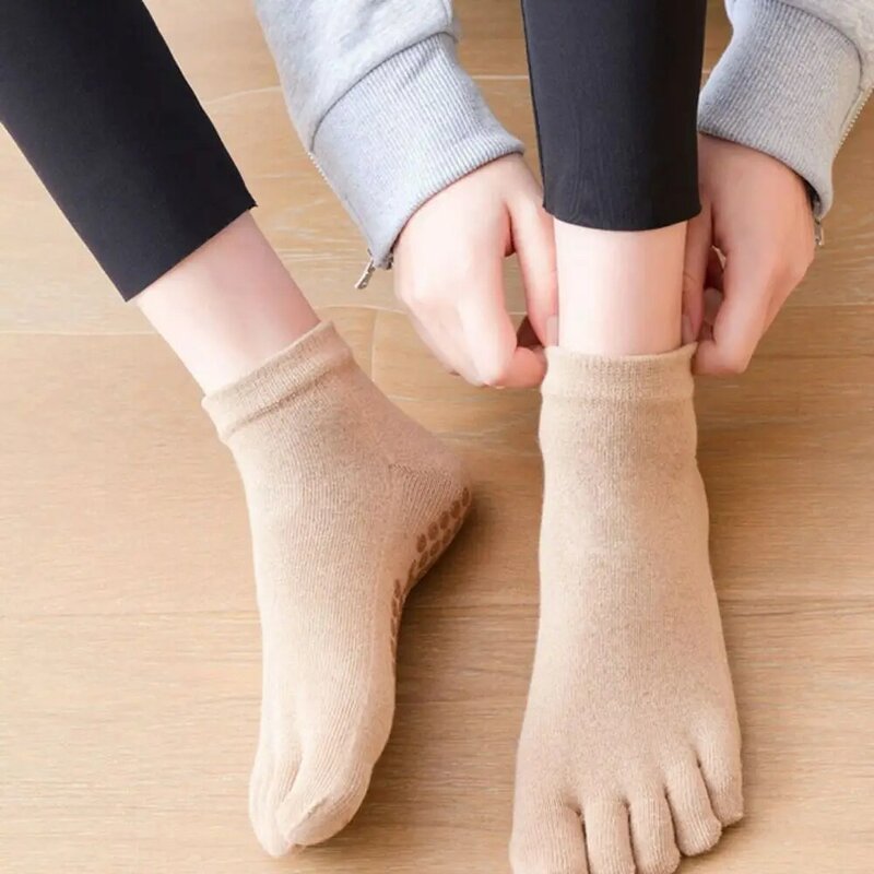 ถุงเท้าฟิตเนสถุงเท้าห้านิ้วหนาสำหรับผู้หญิงเต้นรำฮาราจูกุไม่ลื่นสำหรับฤดูใบไม้ร่วงและฤดูหนาว