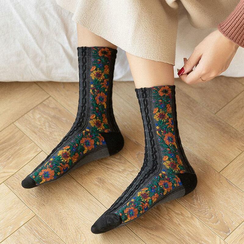 Kaus kaki baru musim gugur dan musim dingin Retro gaya etnik pola bunga nyaman kaus kaki tengah hangat Mode hadiah katun tabung wanita O9Y1