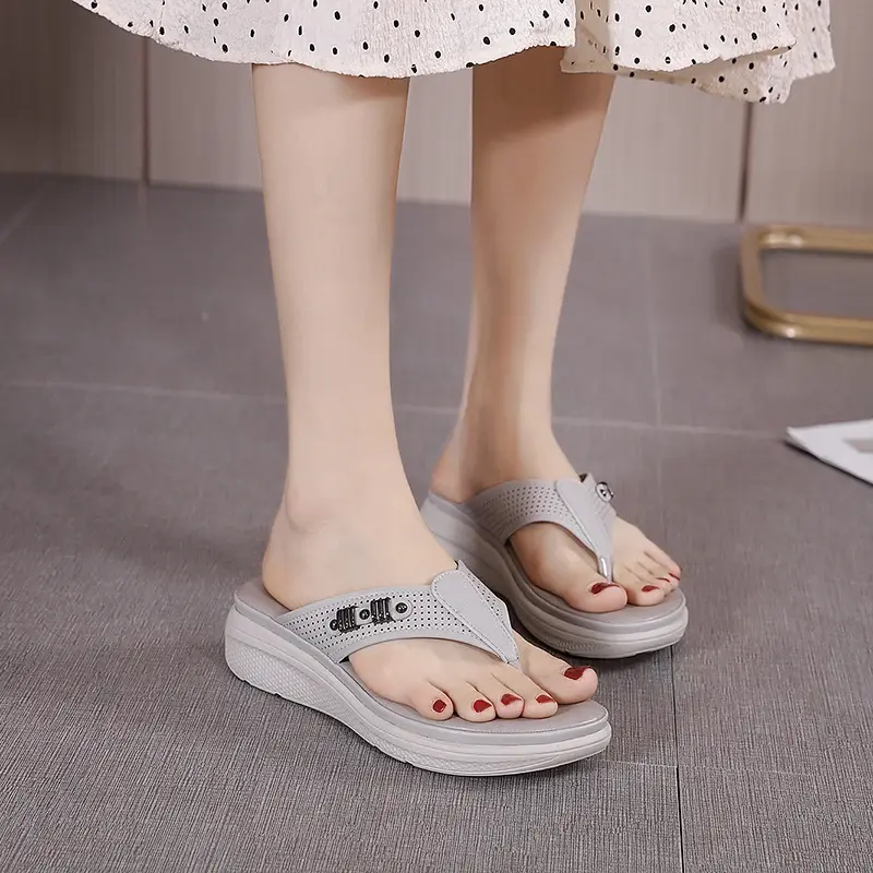 Nuovi sandali da donna eleganti pantofole moderne con tacco medio per donna scarpe da spiaggia Casual con tacco piatto infradito da donna di grandi dimensioni