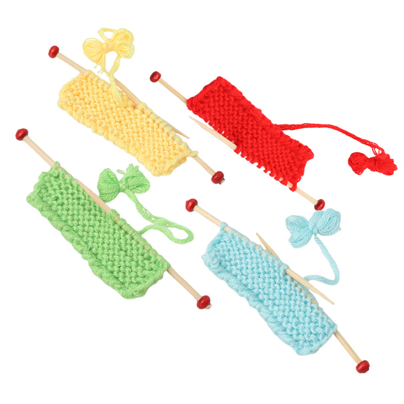 ミニチュアニットセーターモデル、編み物糸シーン、4個