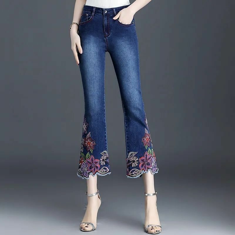 Primavera estate donna ricamo fiori Flare Jeans moda Vintage Slim sottile vita alta blu scuro Casual pantaloni in Denim ritagliati