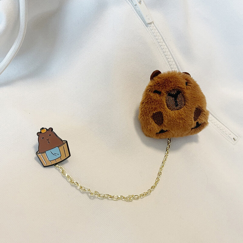 1pc Cartoon Plüsch Capybara Corsage niedlichen Tier Abzeichen Persönlichkeit Brosche Kleidung Rucksack Pins Dekor für Mädchen Kinder Geschenk