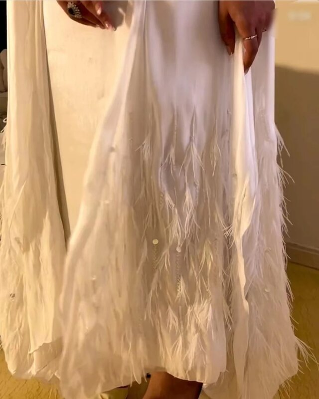 Белое Атласное платье для выпускного вечера с перьями и длинным рукавом