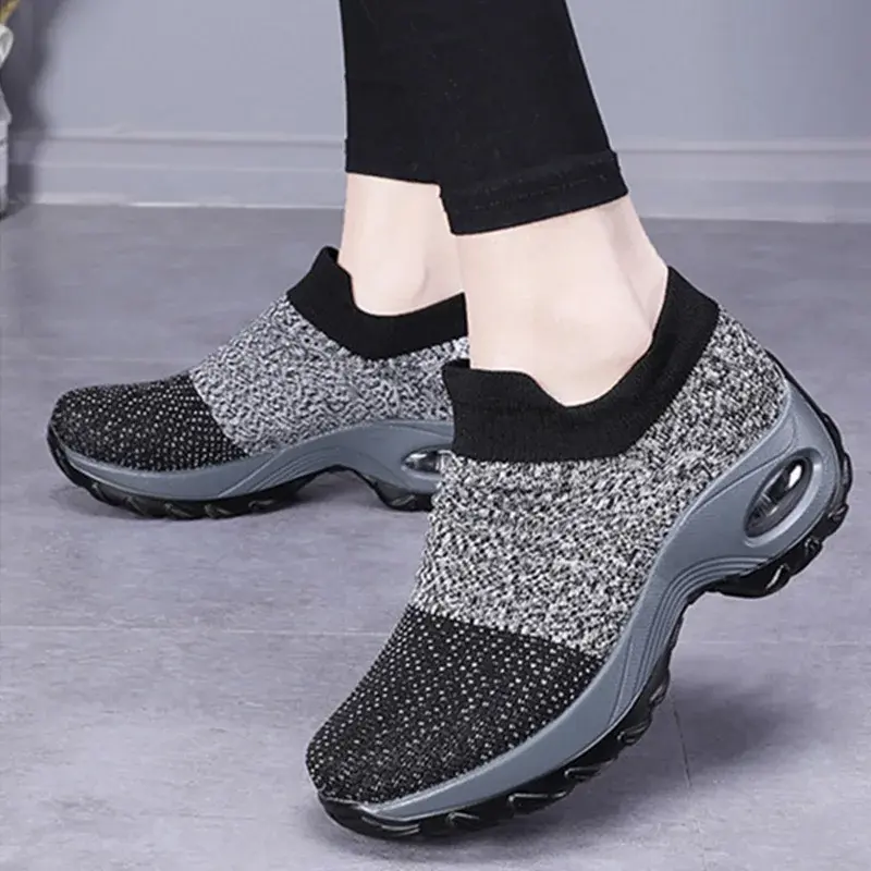 2024 Fashion Sneakers donna scarpe che aumentano l'altezza 5cm scarpe Casual da donna scarpe morbide e comode in rete D103