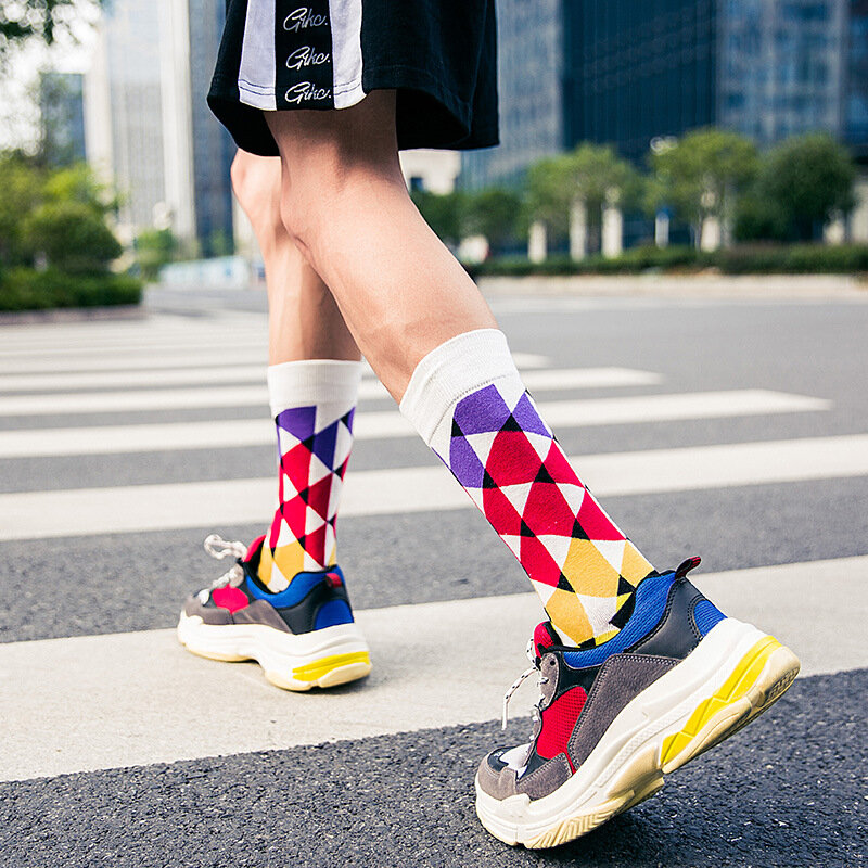 Лидер продаж, мужские носки в британском стиле контрастных цветов с геометрическим рисунком, уличные хлопковые носки средней длины, мужские носки