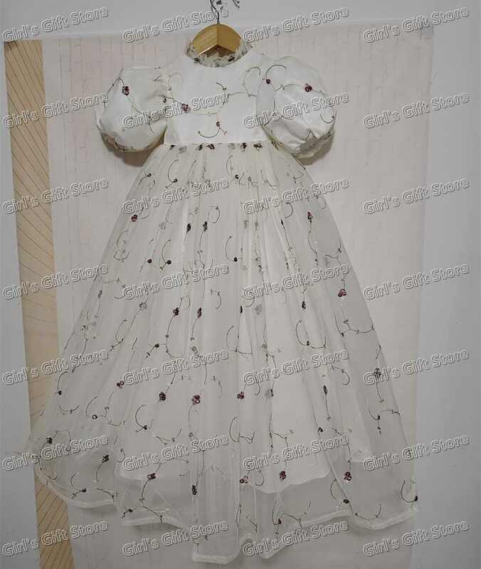 女の子のための刺繍されたチュールフラワードレス、ふくらんでいるバルーンスリーブ、結婚式、pageant誕生日のためのハイネックドレス