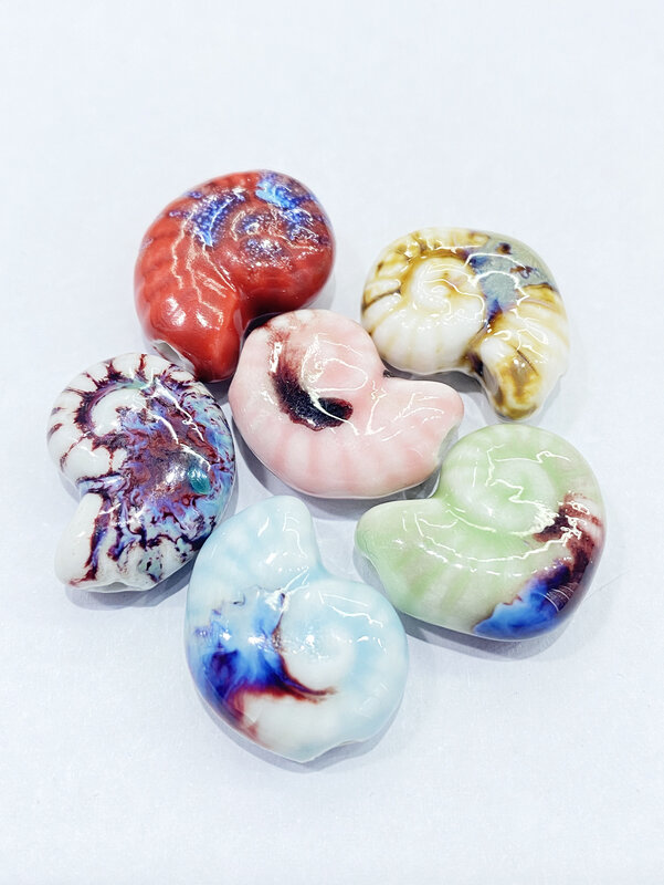 Cuentas de cerámica con forma de caracol para la fabricación de joyas, abalorios en relieve, 13 colores diferentes, 20MM, 6 piezas
