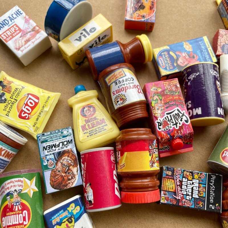 Mini 4cm Toy world Wacky Packages supermarket miniature mini merchandise bottles and cans, a variety of mixed hair
