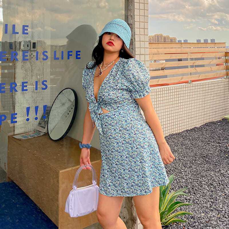 Retro Oversized New Women's Dress Looks Slim and Sexy in Summer European and American Deep V-shaped Floral Dress