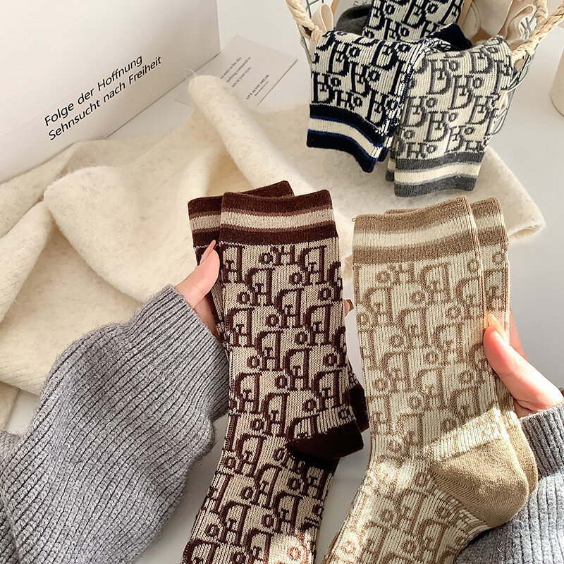Calcetines cálidos de lana de lujo para Primavera, medias de tubo medio transpirables con patrón de letras de estilo francés, Color sólido, venta al por mayor, 2024