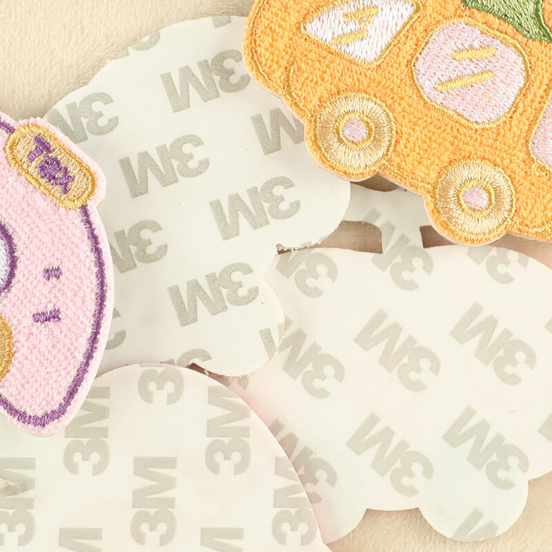Toppe ricamate per cartoni animati adesivi in tessuto per Taxi di frutta fai da te autoadesivo distintivo per auto pesca mela abbigliamento per bambini accessori in tessuto per cappelli