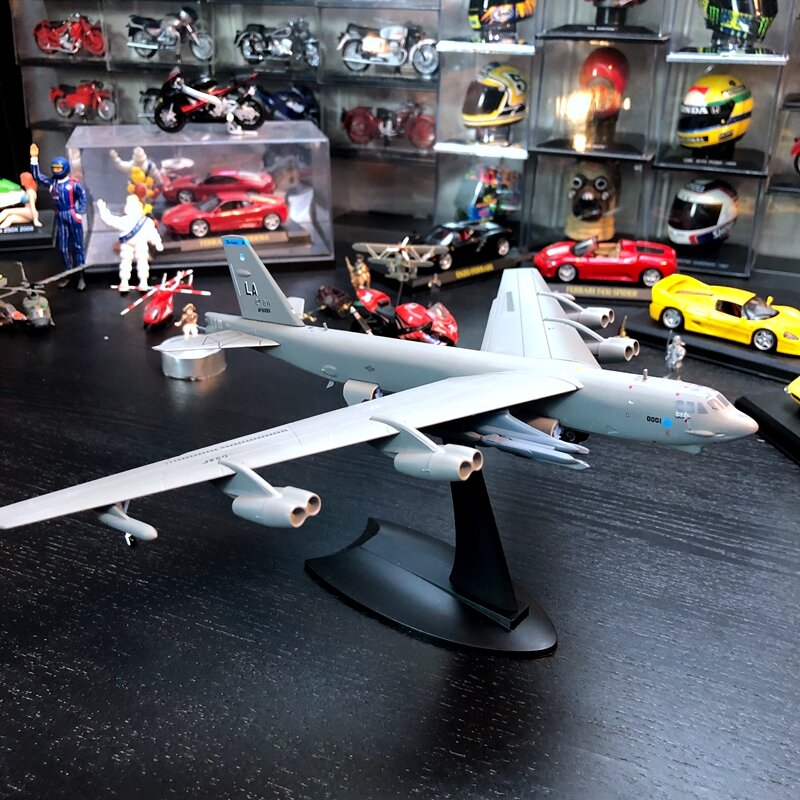 Escala de liga aeronaves b52 bombardeiro estratégico terminado modelo de metal pêndulo modelo de avião brinquedo hobby 1: 200