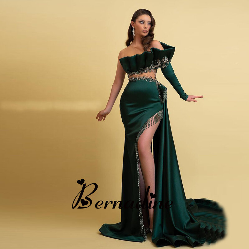 Bernadine maturalne sukienki modne na jedno ramię wieczorowe przyjęcie dla kobiet z frędzlami aplikacje z rozcięciem satynowe szaty na wieczorze
