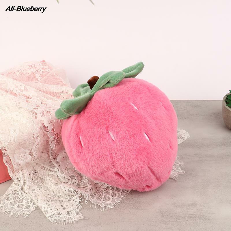 Cute Strawberry Pillow Doll Super Soft Strawberry Pillow Toy creativo leggero ornamenti per bambole Decorative per la casa per regalo per ragazze