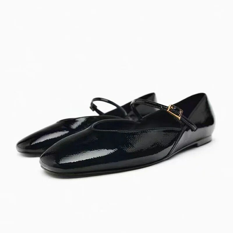 TRAF-sapatos baixos de couro envernizado para mulheres, dedo do pé redondo, alça de fivela, sandálias planas clássicas, boca rasa, preto, novo