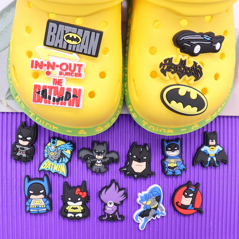 1-15 szt. Bohater Batman Super samochód sandały z pcw buty Charms chłopcy zatykają klamry akcesoria DIY fajne prezenty dla dzieci