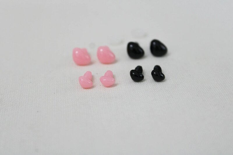 30pcs 6mm 8mm tiny  black pink Triangle  safety toy noses with  hard  washer size color option