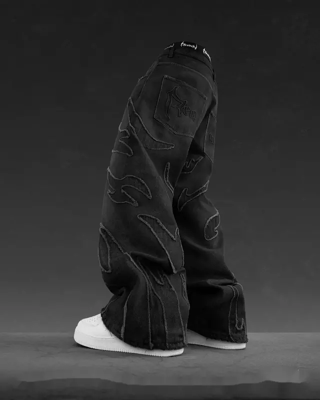 กางเกงยีนส์ผู้ชายทรงแบ็กกี้ Y2k วินเทจย้อนยุคสีดำแนวฮิปฮอปพังค์กางเกงยีนส์ปักขอบผ้าปะติดกางเกงยีนส์เอวสูง