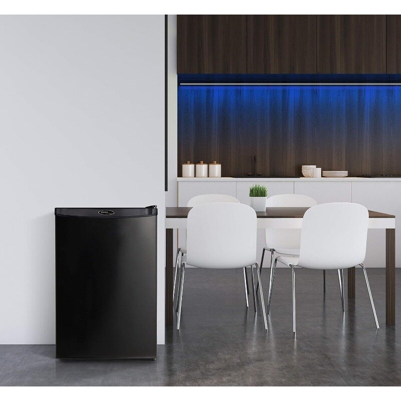 Danby, дизайнерский телефон 4,4 Cu.Ft. Мини-холодильник, компактный холодильник для спальни, гостиной, бара, офиса, E-Star черного цвета