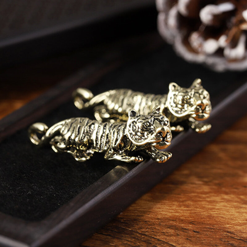 LLavero de imitación de latón macizo Vintage, artesanía hecha a mano, adorno de Animal del zodiaco, Mini llavero de joyería, 1 unidad