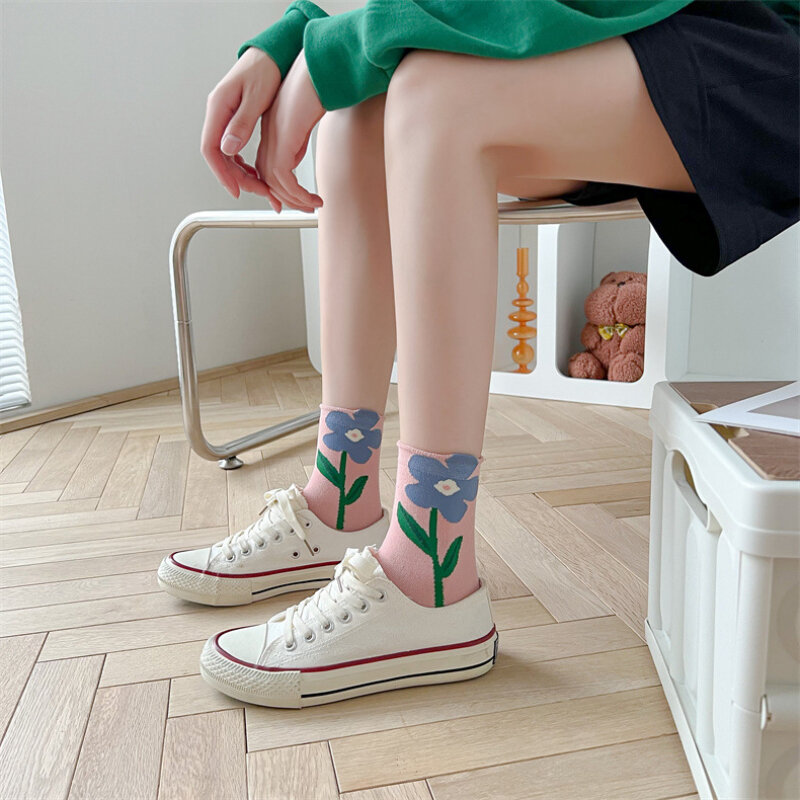 1 par de meias femininas japonês estilo coreano dos desenhos animados flor doce cor harajuku kawaii meados do tubo meias respirável casual curto meias