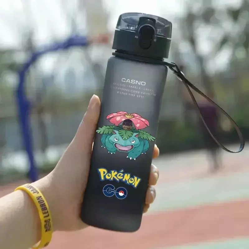 Pikachu Erwachsenen Outdoor große Kapazität Sport Wasser flasche Pikachu 560ml Wasser Tasse Pokemon tragbare Kunststoff Cartoon Kawai