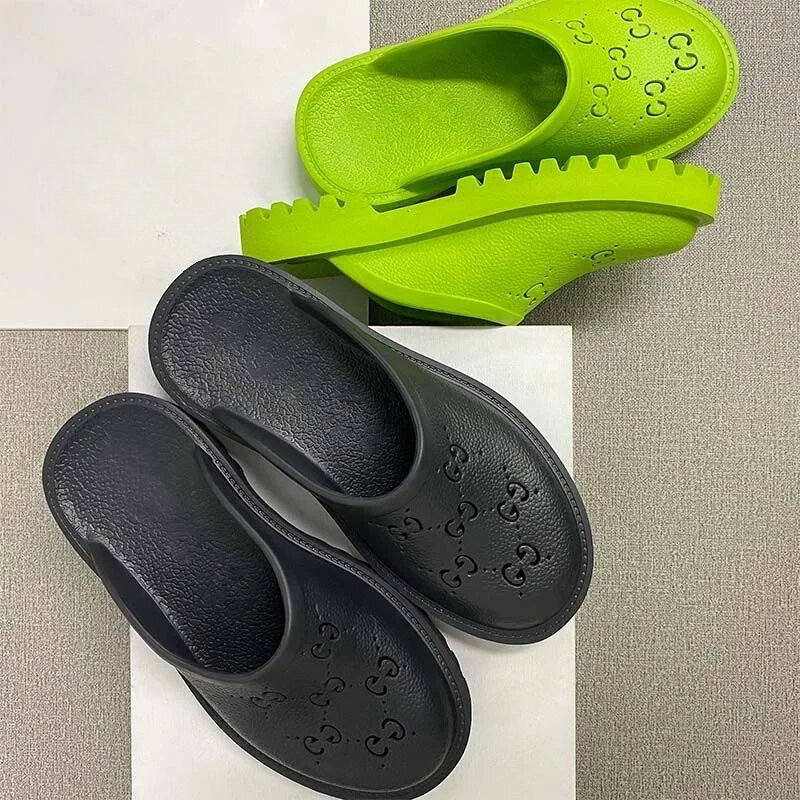 New Baotou Hole Shoes with Flat Bottom and Middle Heel Fashionable and Versatile Breathable Anti Odor Indoor and Outdoor Wearing