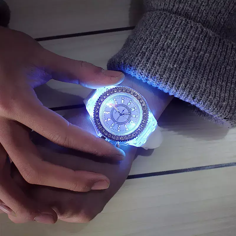 Reloj LED con diamantes de imitación para mujer y hombre, pulsera luminosa con Flash, personalizada, para estudiantes y amantes, estilo Harajuku