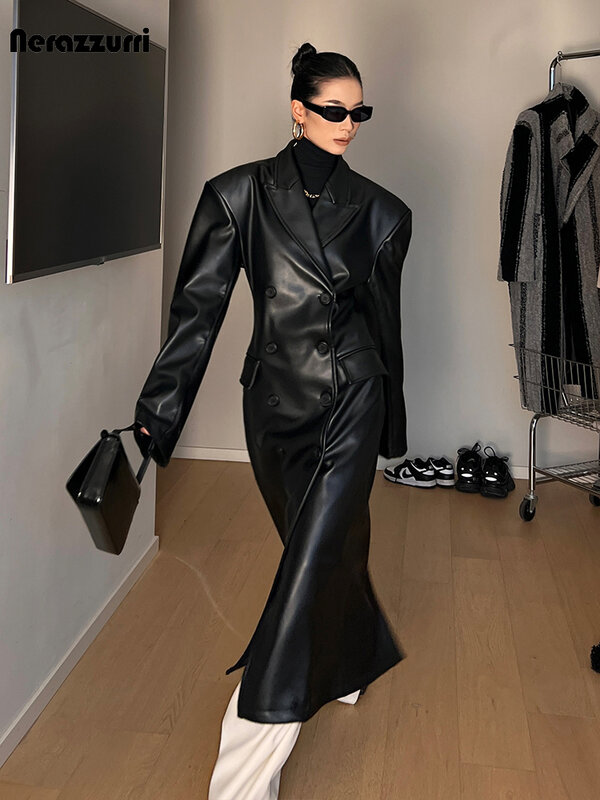 Nerazzurri Lente Herfst Luxe Lange Zwarte Pu Lederen Trenchcoat Voor Dames Schoudervullingen Catwalk Mode Met Dubbele Rij Knopen
