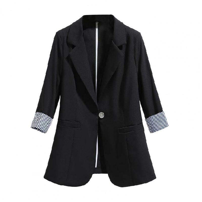 女性のミドル丈スーツコート、襟折り、七分袖、シングルボタンクロージャーポケット、ルーズフォーマルスタイル、コート