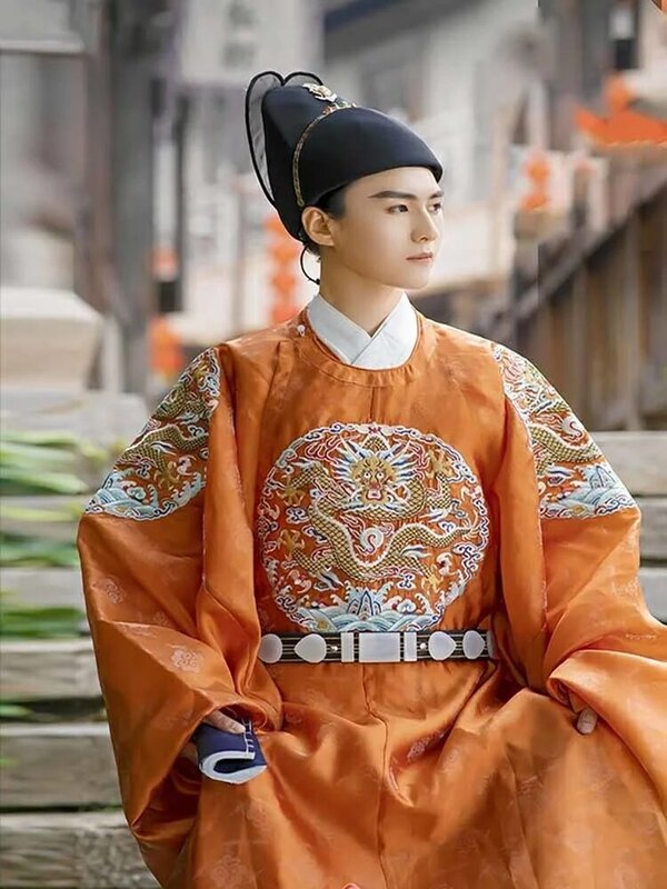 Chinese Hanfu Robe Men&Women Ancient Traditional Embroidered Round Neck Robe Chinese Queen&King Cosplay Costume Hanfu Plus Size