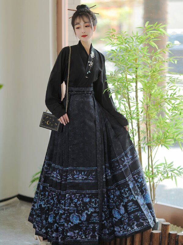 Ming-Made Hanfu Women's Spring and Summer Embroidery National Style Horse-Face Skirt Aircraft Oversleeve
