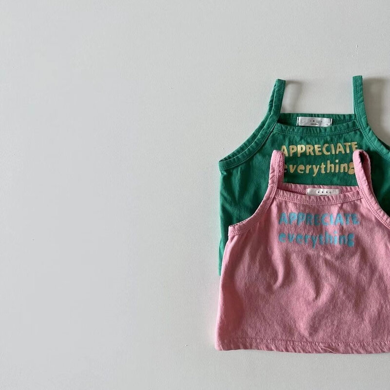 Новинка 2023, летние футболки без рукавов для малышей, модная майка-слинг с буквенным принтом для маленьких девочек, хлопковая футболка для маленьких мальчиков