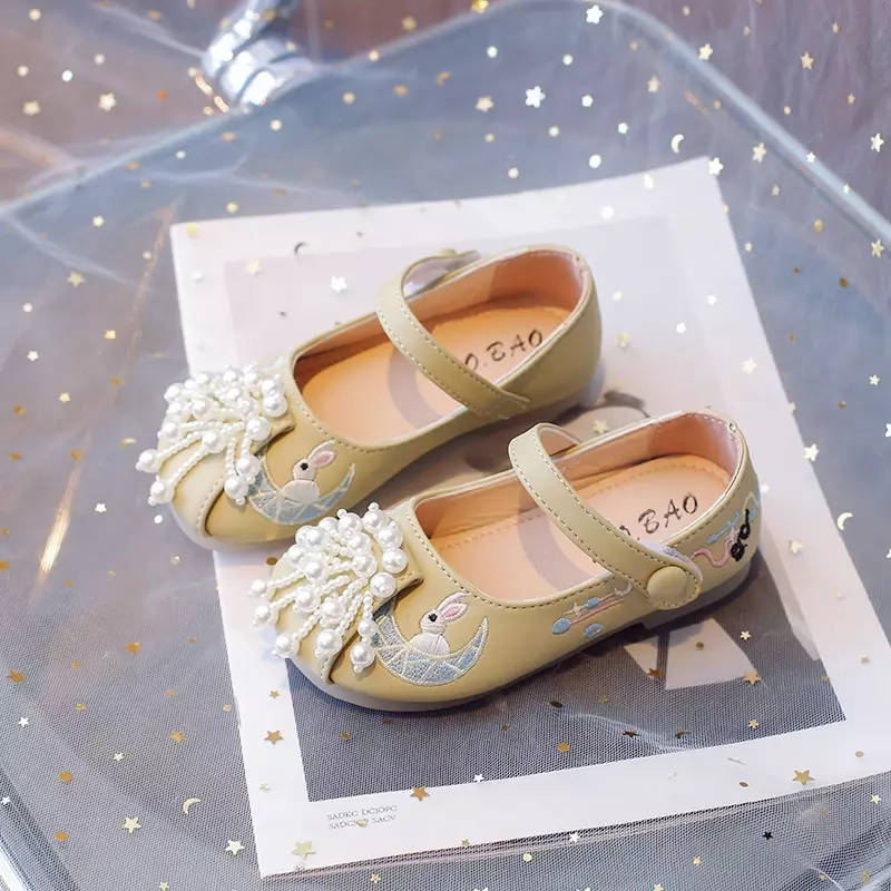 Zapatos planos de cuero con bordado de perlas para niñas, calzado de vestir informal, Hanfu, rendimiento de princesa, primavera y otoño