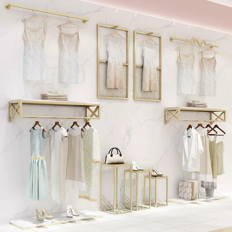 Estante de exhibición de ropa de Metal dorado, cuadrado, personalizado, ahorro de espacio, montaje de tienda, estante de ropa montado en la pared