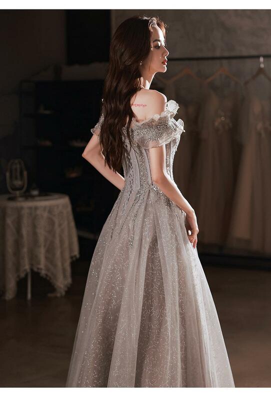 Gaun Prom panjang abu-abu dengan bordir