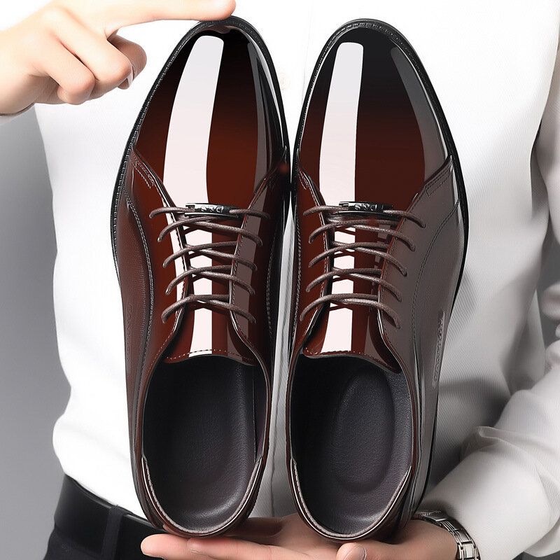 รองเท้าหนังสิทธิบัตรคุณภาพของผู้ชายรองเท้างานแต่งงานสีน้ำตาลขนาด38-48สีดำนุ่มหนังรองเท้าชุดเดรสสำหรับผู้ชาย2024ใหม่