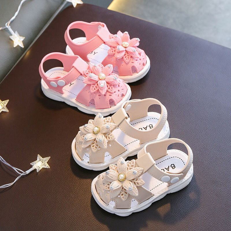 Scarpe da passeggio per bambini sandali e pantofole per ragazze estive moda abbigliamento esterno antiscivolo cute Baby girl pantofole per bambini piccola margherita
