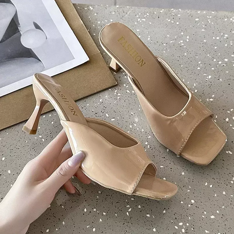 Pantofole da donna 2024 estate nuova moda Solid Square Toe scarpe a spillo per le donne comode pantofole con tacco alto a bocca superficiale