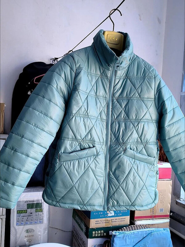 女性用の軽量プラスサイズのショートコート,カジュアルな冬のジャケット,不規則なボタン,カラフル
