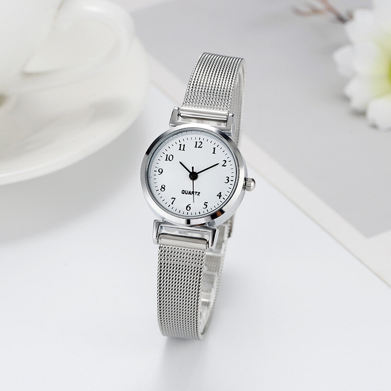 女性のためのシルバーブレスレットウォッチ、小さな腕時計、女性の時計、ファッション