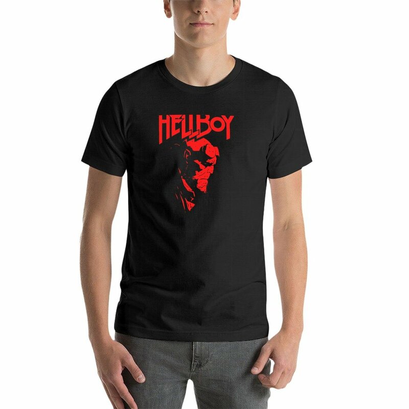 เสื้อยืดลาย Hellboy แบบใหม่เสื้อผ้าที่สวยงามเสื้อผ้าหน้าร้อนผู้ชาย