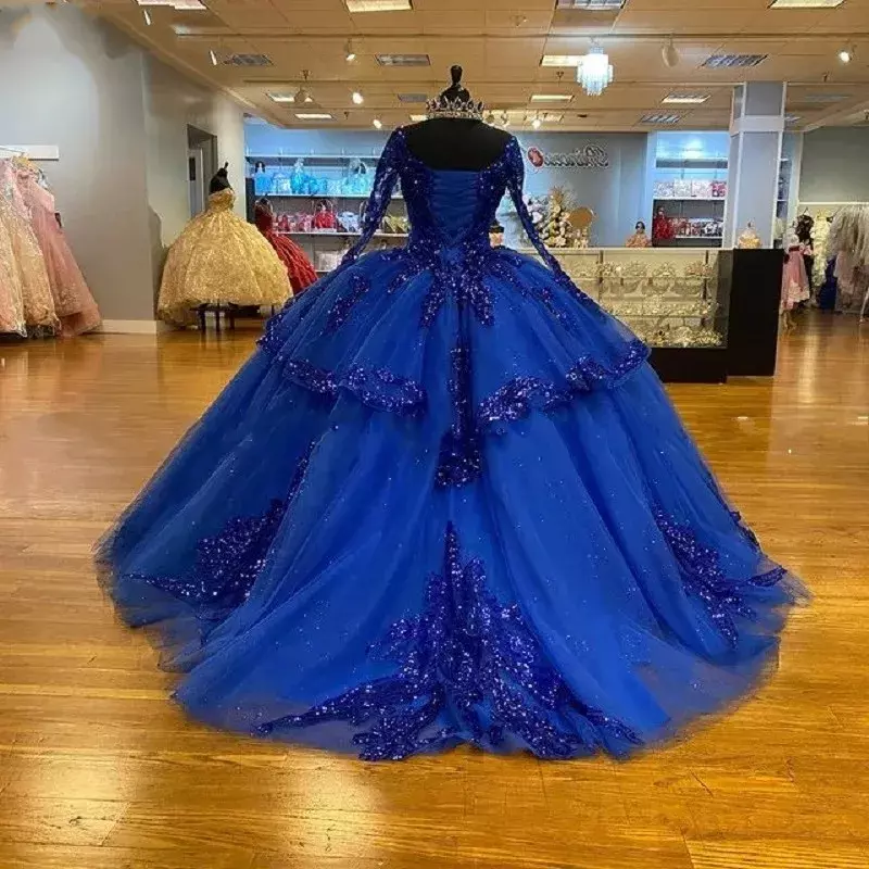 럭셔리 샤이니 로얄 블루 퀸시네라 드레스, V 넥 긴 소매 반짝이 드레스, 15 아노스 코르셋 코트 트레인